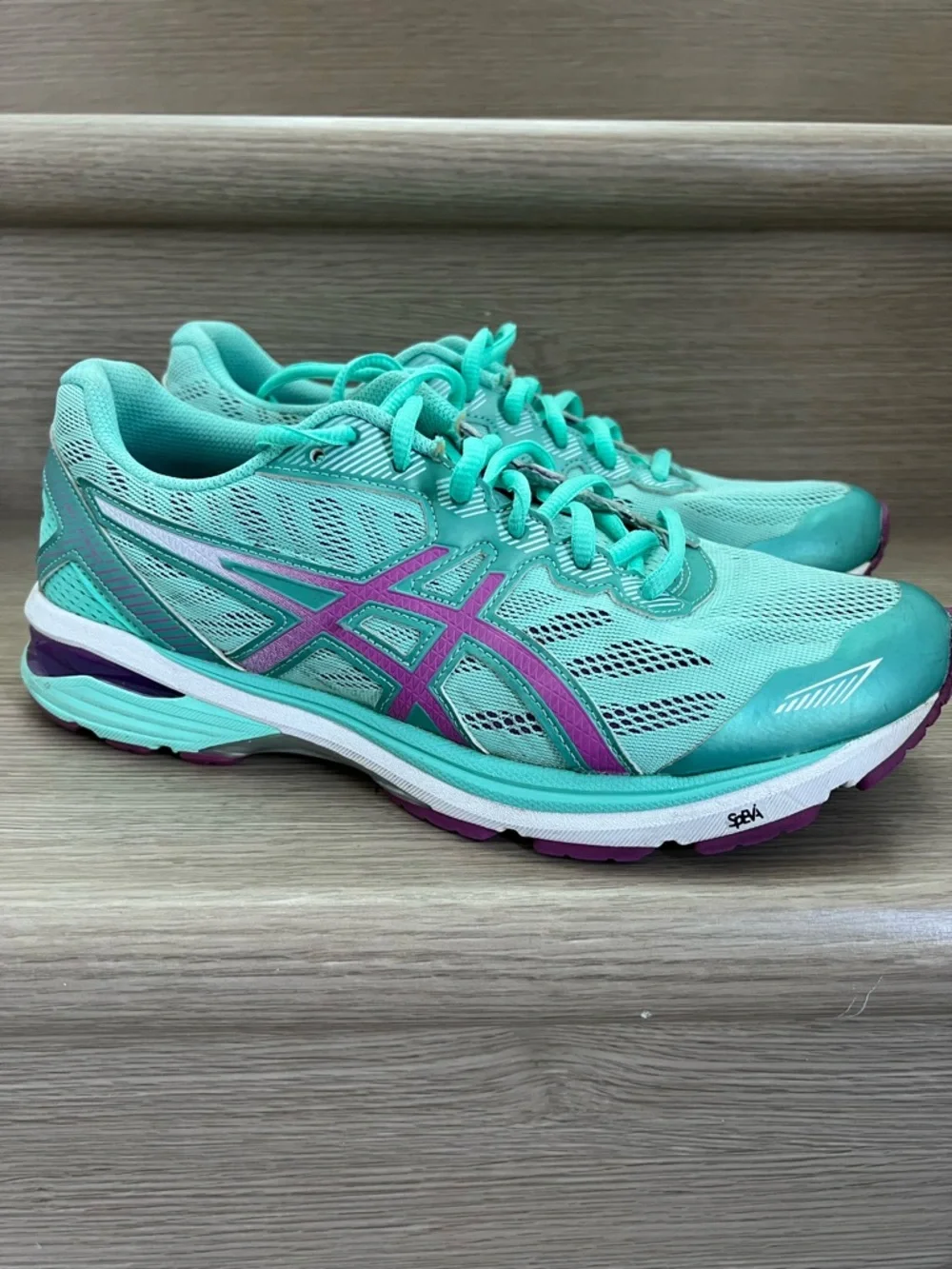 Asics Gel GT-1000 Women's Size 10 running shoes